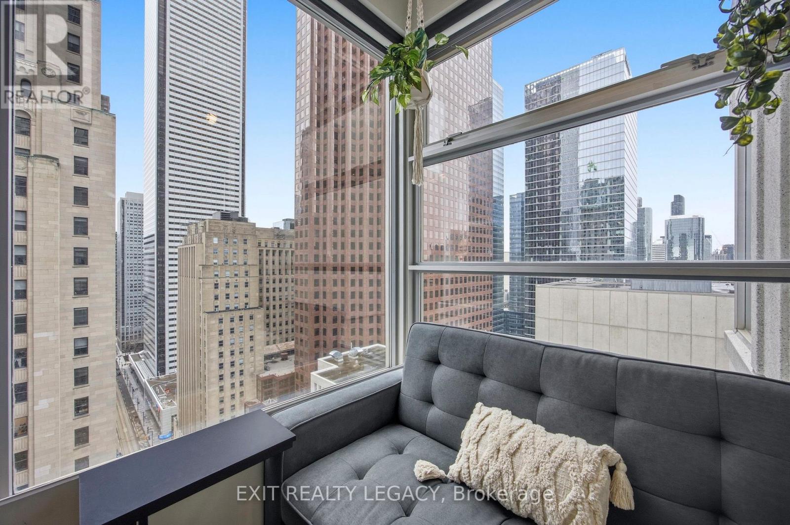 2402 - 1 King Street W, Toronto, Ontario  M5H 1A1 - Photo 11 - C12969728