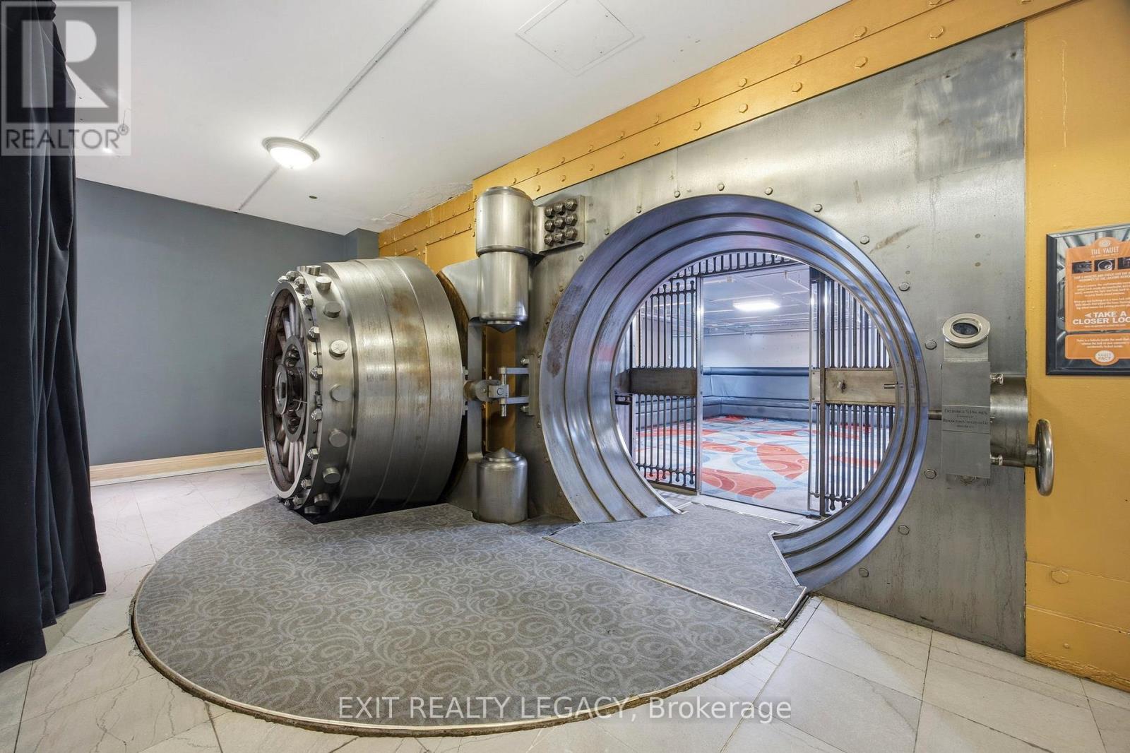 2402 - 1 King Street W, Toronto, Ontario  M5H 1A1 - Photo 24 - C12969728