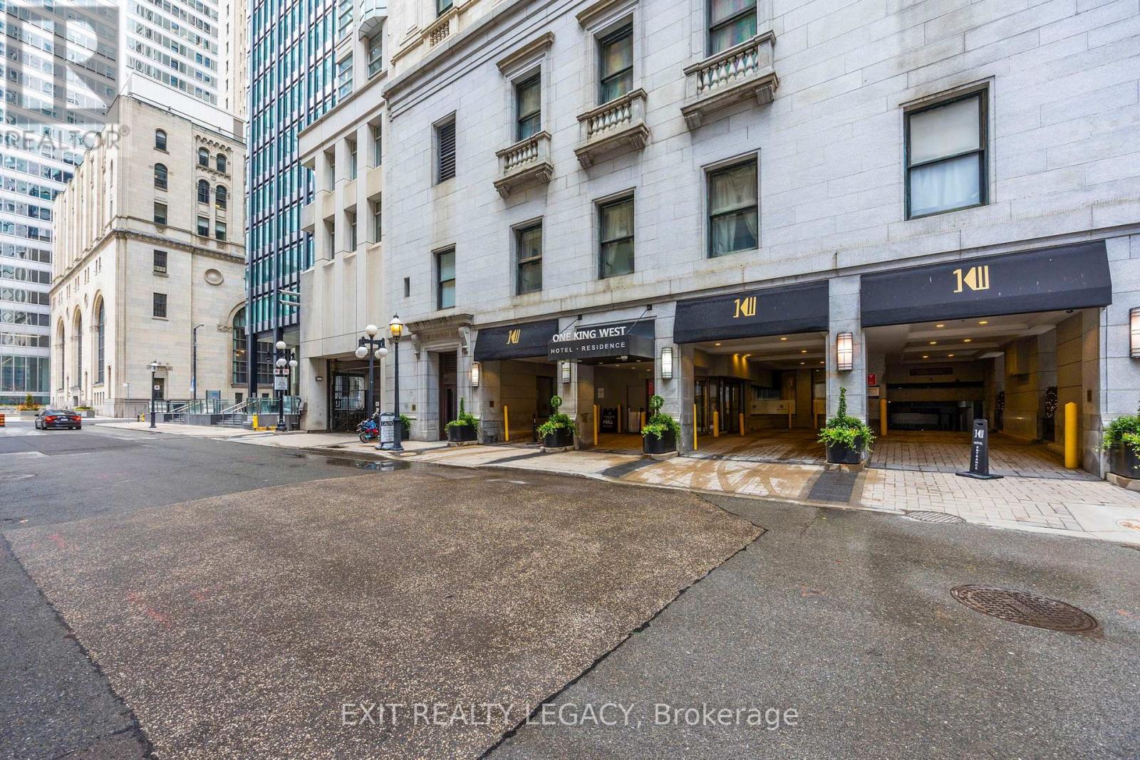 2402 - 1 King Street W, Toronto, Ontario  M5H 1A1 - Photo 3 - C12969728
