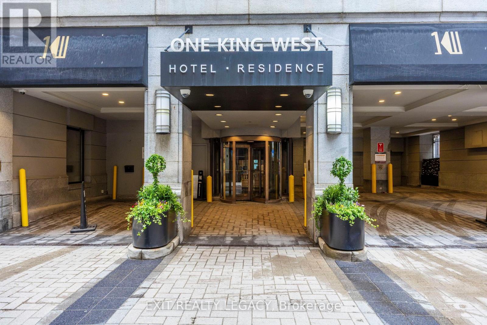 2402 - 1 King Street W, Toronto, Ontario  M5H 1A1 - Photo 4 - C12969728