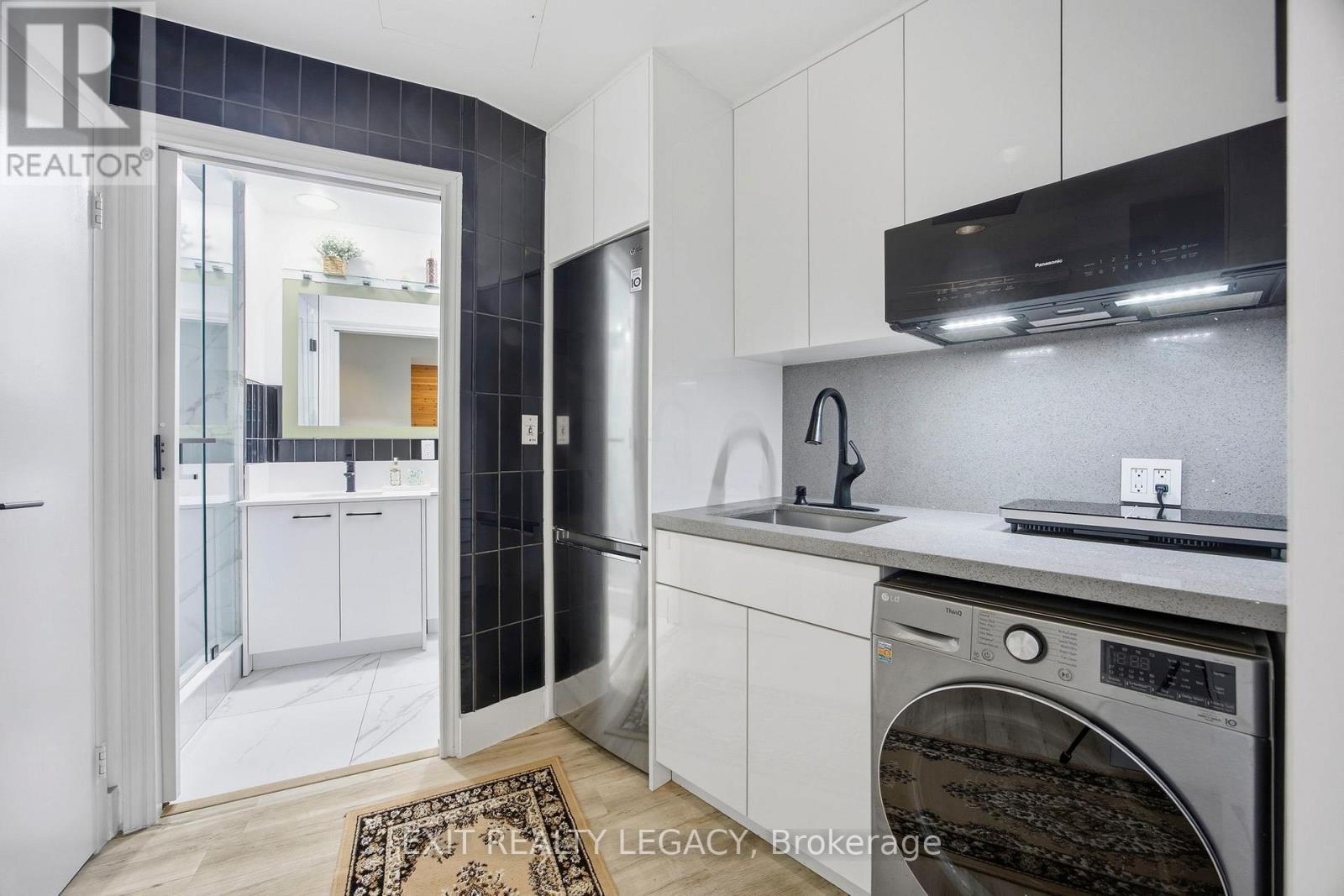 2402 - 1 King Street W, Toronto, Ontario  M5H 1A1 - Photo 7 - C12969728