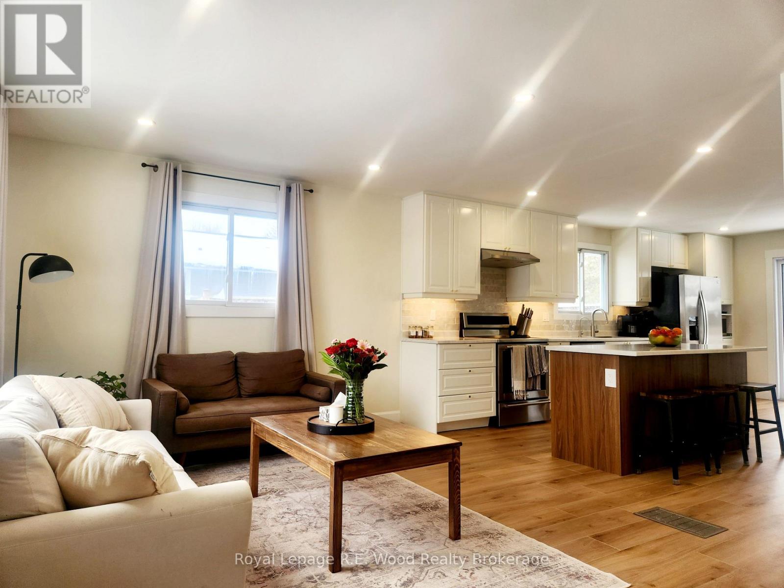 6 Centennial Avenue, Tillsonburg, Ontario  N4G 4R6 - Photo 4 - X12969496