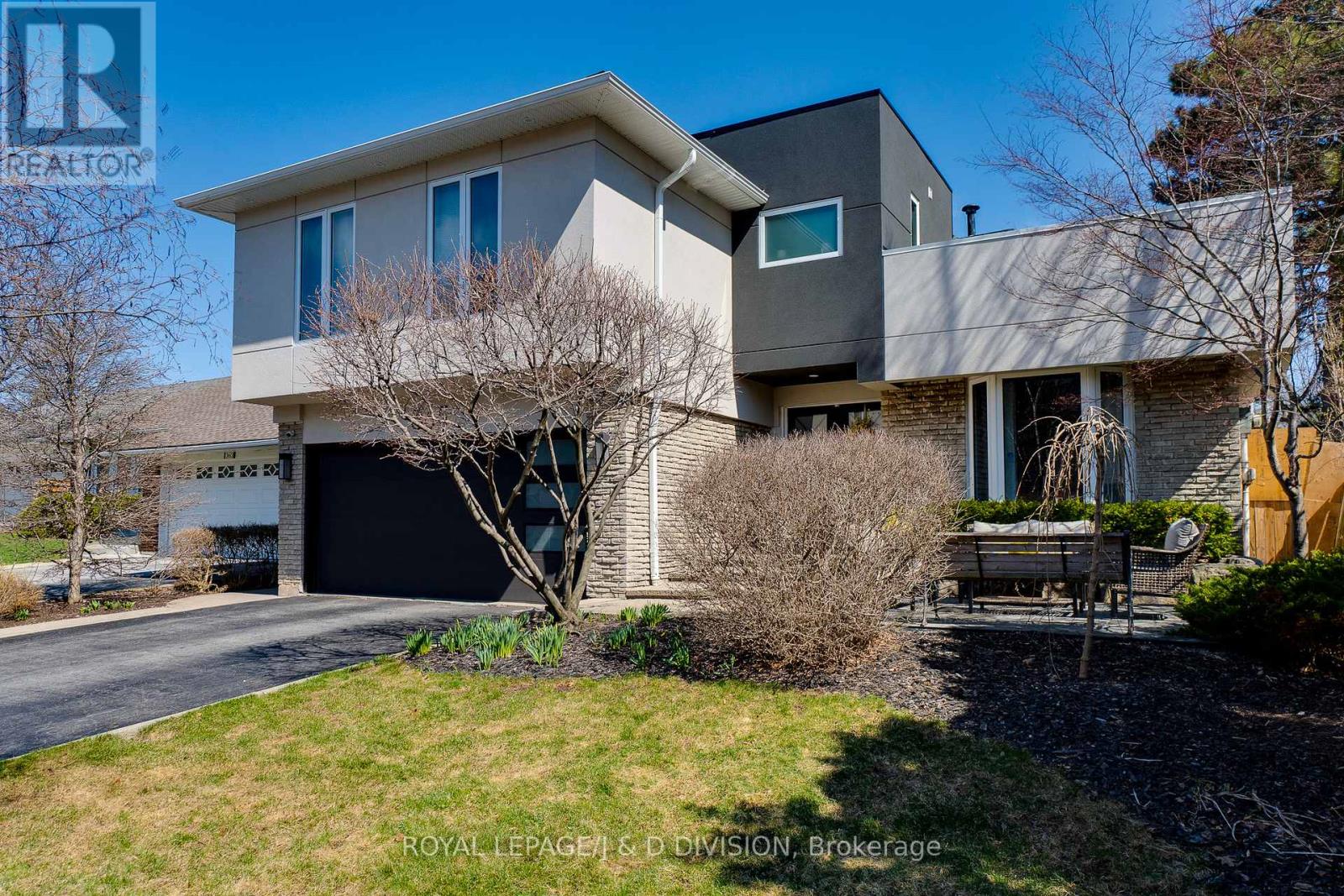 365 Lynn Place, Oakville, Ontario  L6H 2C5 - Photo 2 - W12892130