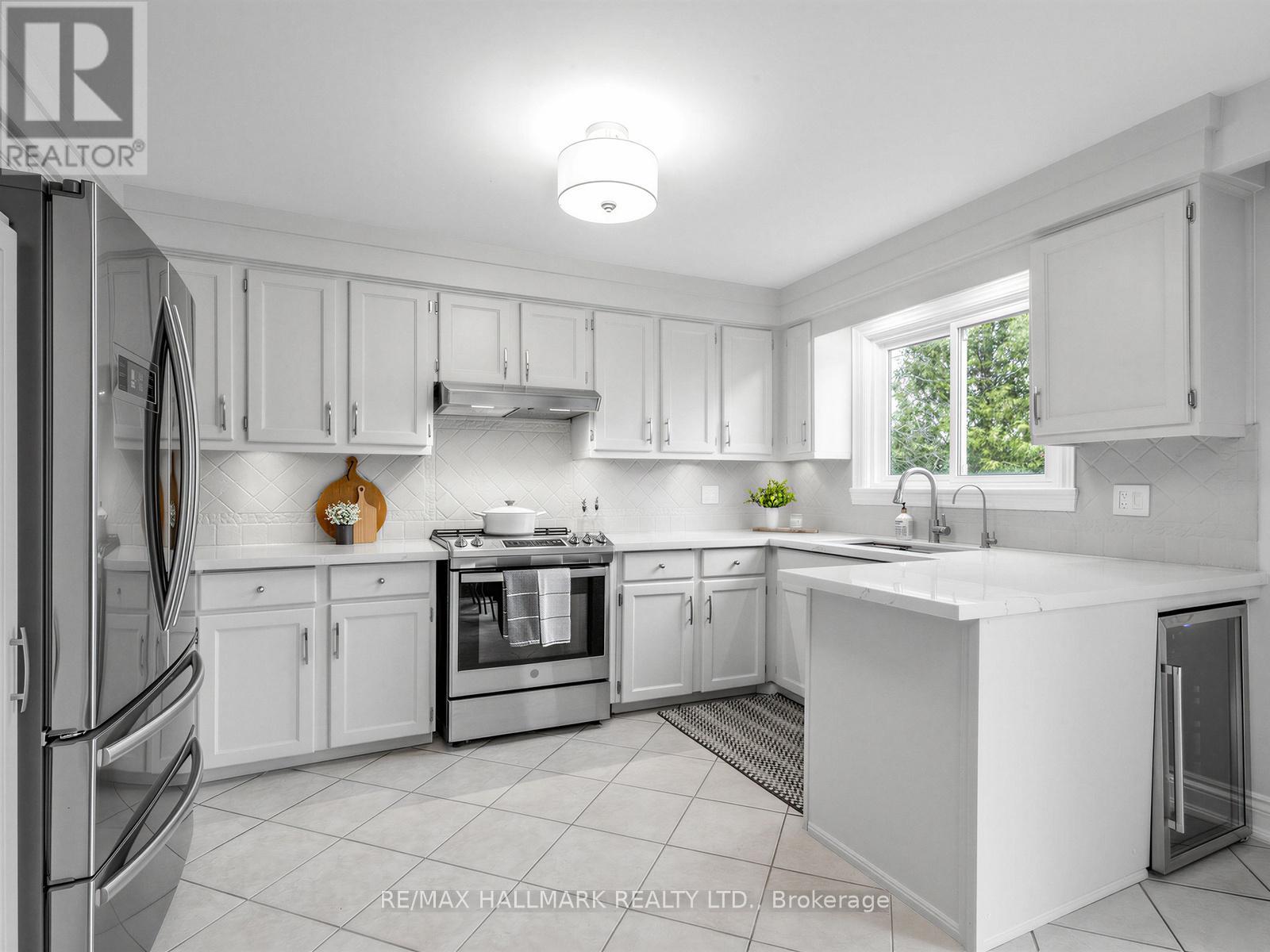 1045 Pharmacy Avenue, Toronto, Ontario  M1R 2G8 - Photo 11 - E12969524