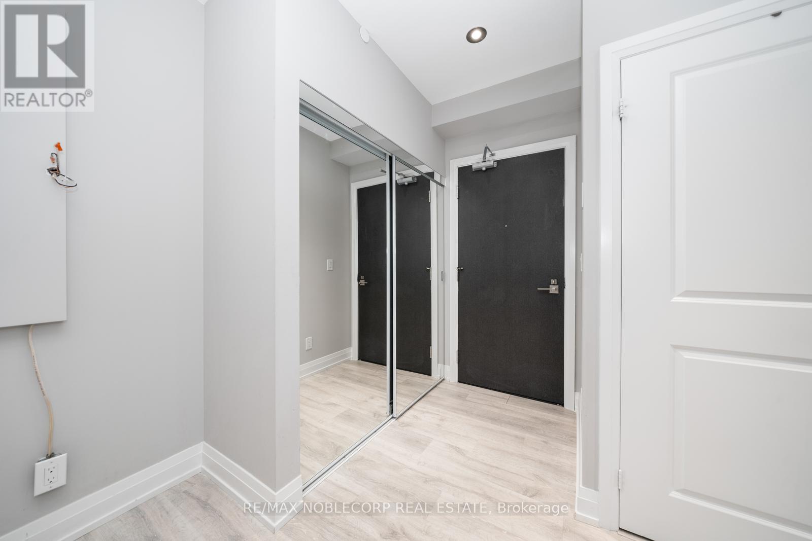 1706 - 3700 Highway 7 Road, Vaughan, Ontario  L4L 1A6 - Photo 10 - N12934012