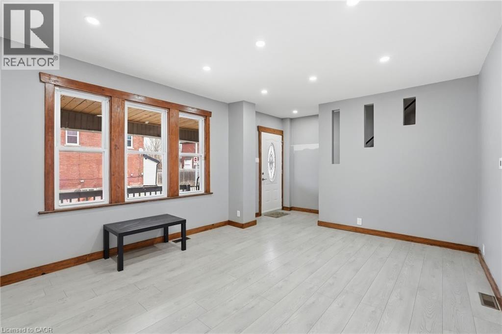 570 Cannon Street E, Hamilton, Ontario  L8L 2G4 - Photo 5 - 40818234