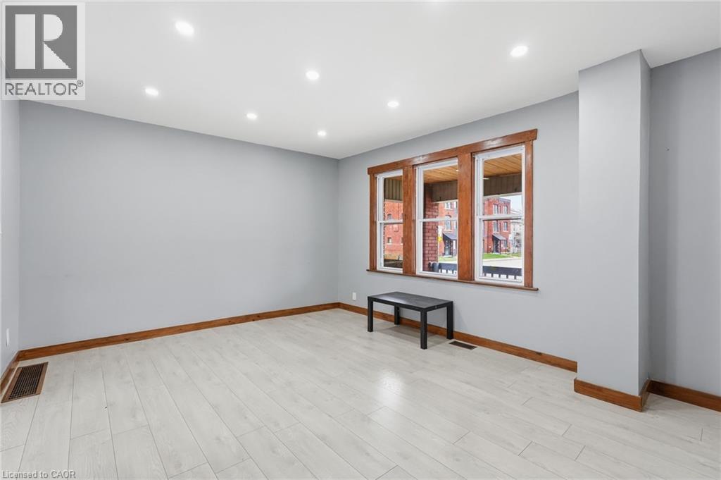 570 Cannon Street E, Hamilton, Ontario  L8L 2G4 - Photo 6 - 40818234