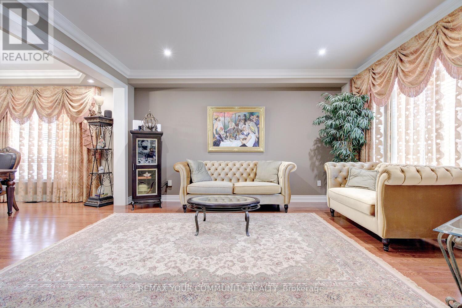 58 Michael Fisher Avenue, Vaughan, Ontario  L6A 0K9 - Photo 5 - N12969516