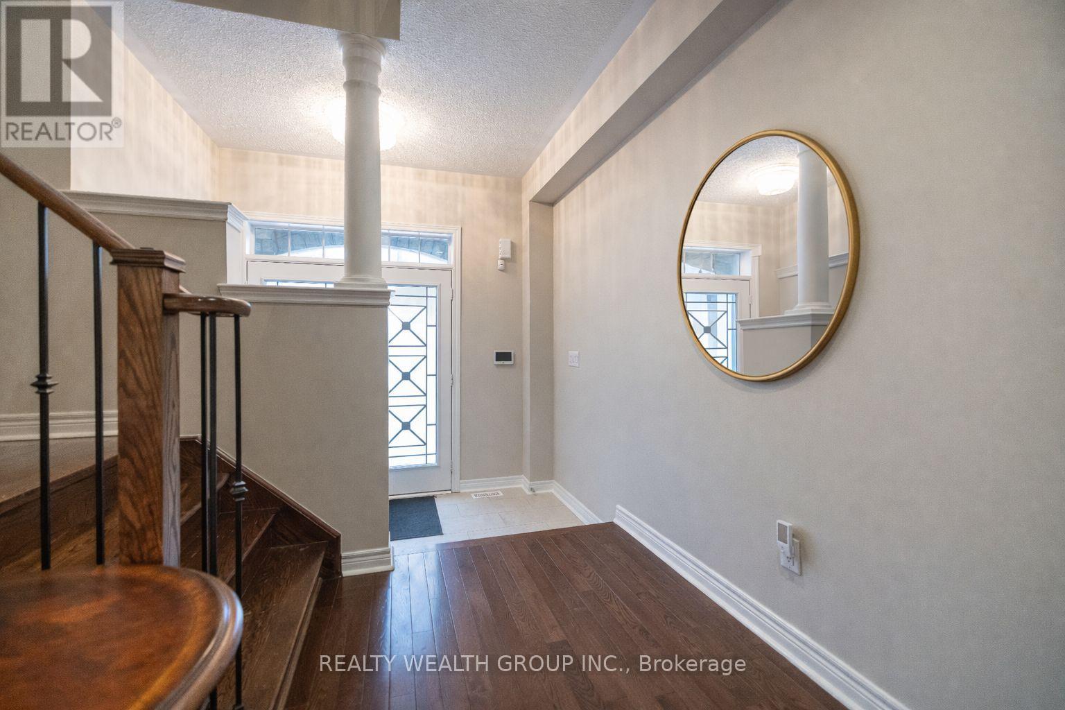 32 Rock Elm Court, Vaughan, Ontario L6A 4C2 - Photo 3 - N12969564