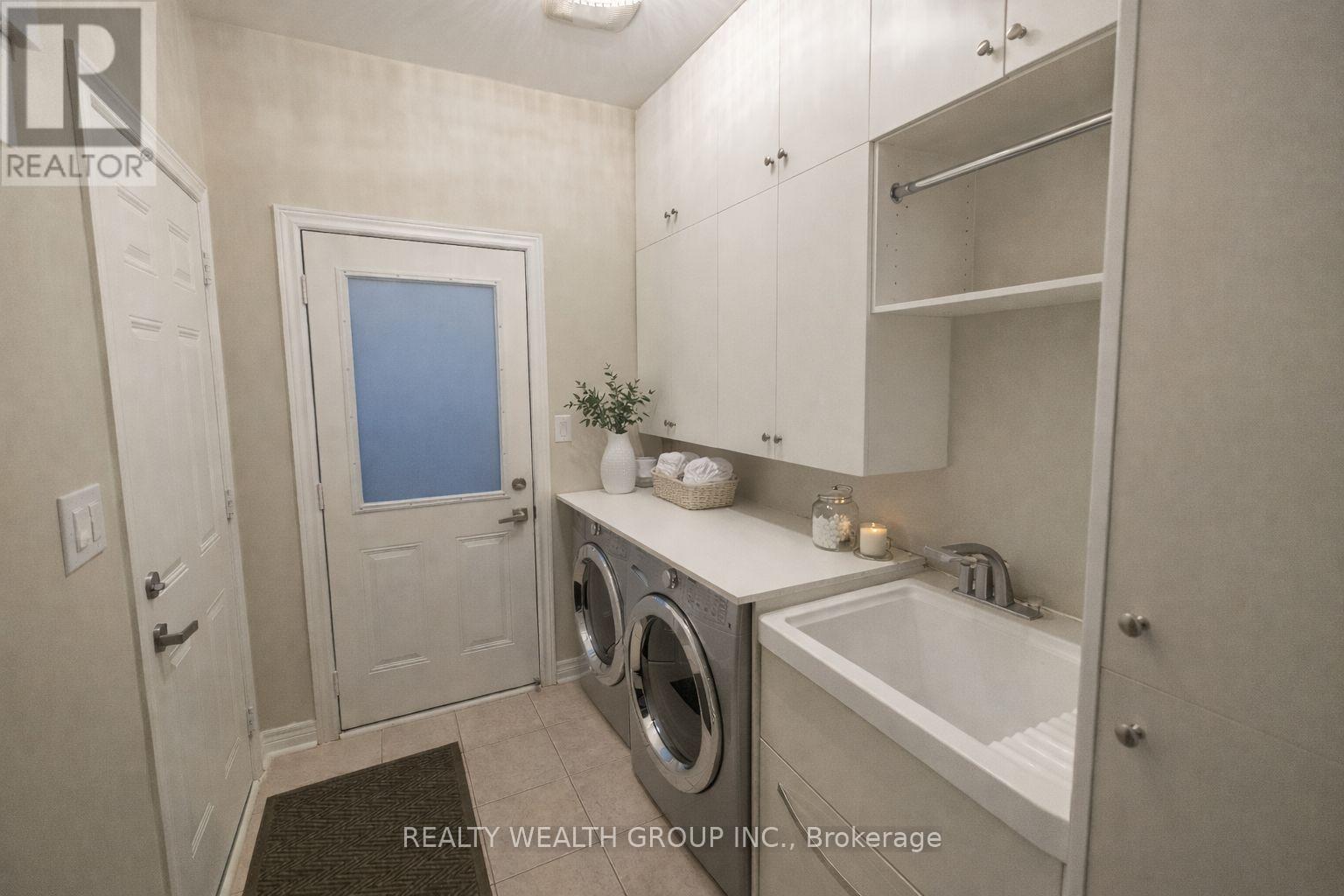 32 Rock Elm Court, Vaughan, Ontario L6A 4C2 - Photo 7 - N12969564