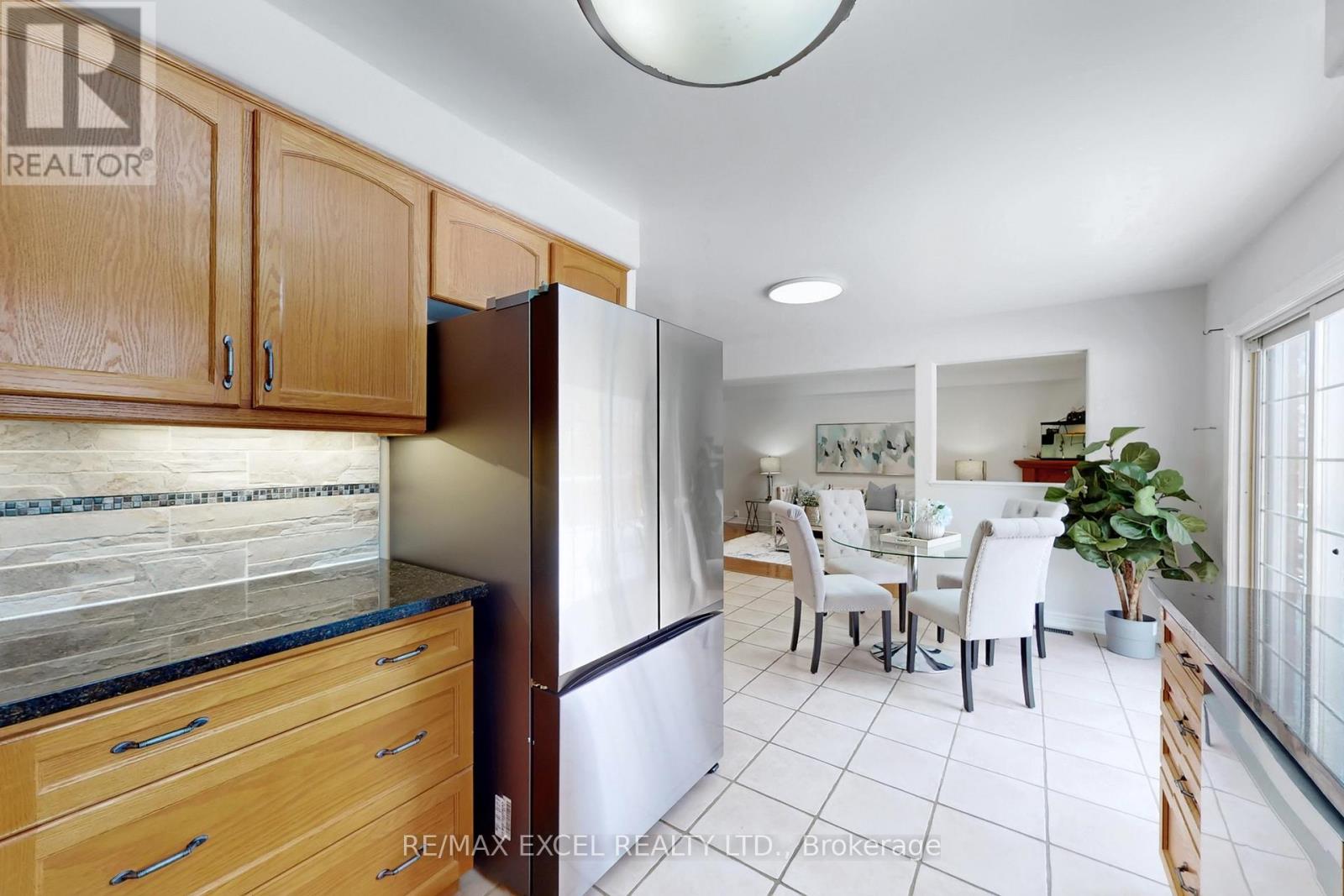 96 Ferncroft Drive, Georgina, Ontario  L4P 4G7 - Photo 15 - N12969596