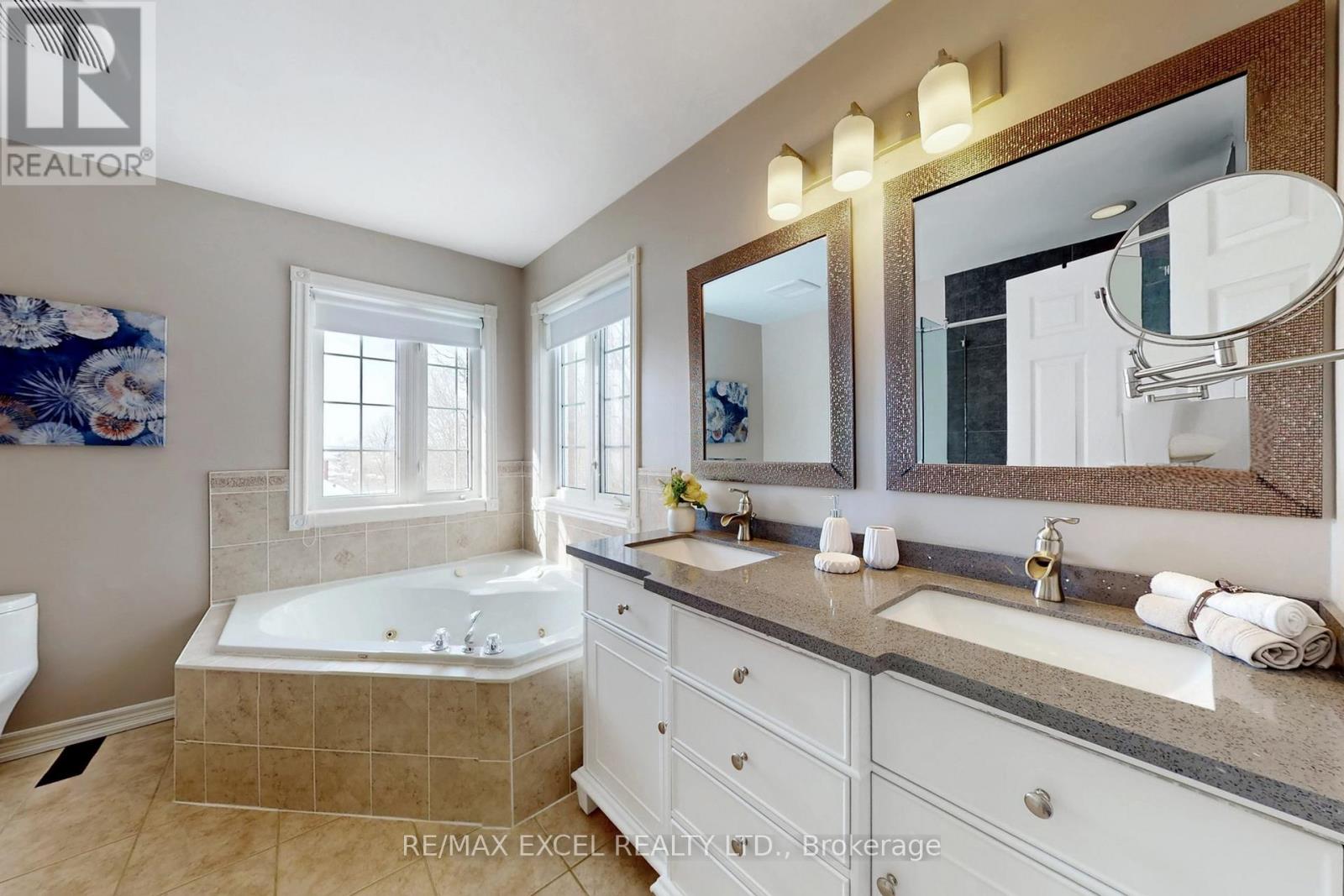 96 Ferncroft Drive, Georgina, Ontario  L4P 4G7 - Photo 24 - N12969596