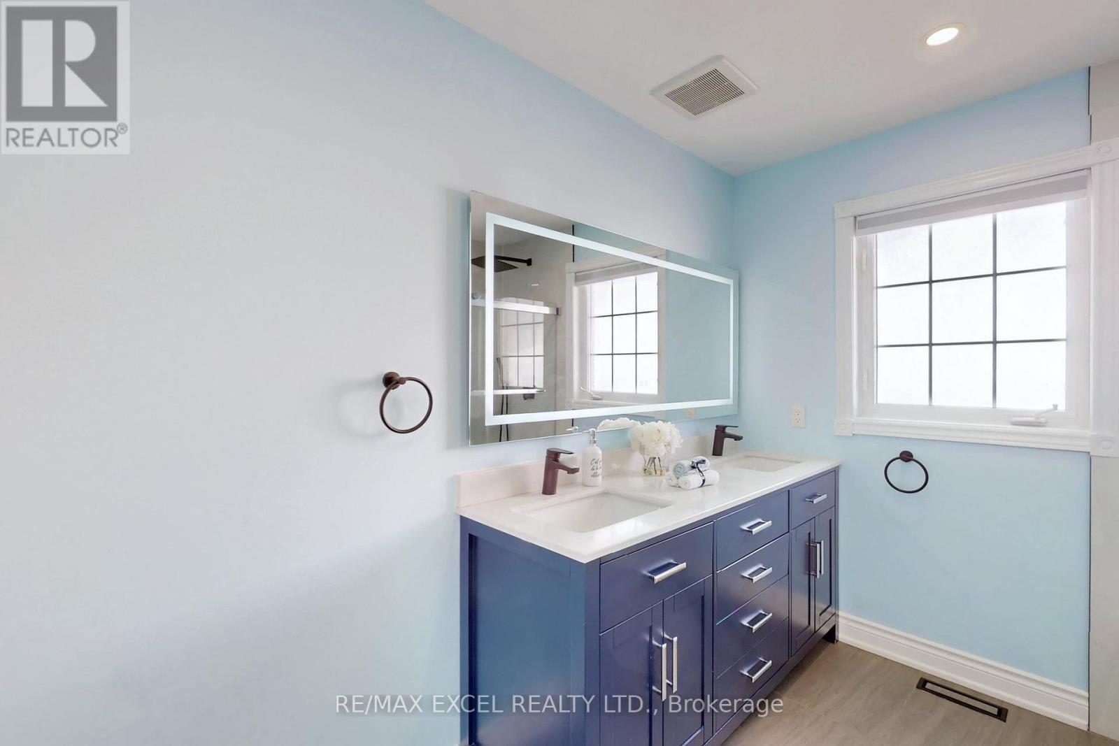 96 Ferncroft Drive, Georgina, Ontario  L4P 4G7 - Photo 34 - N12969596