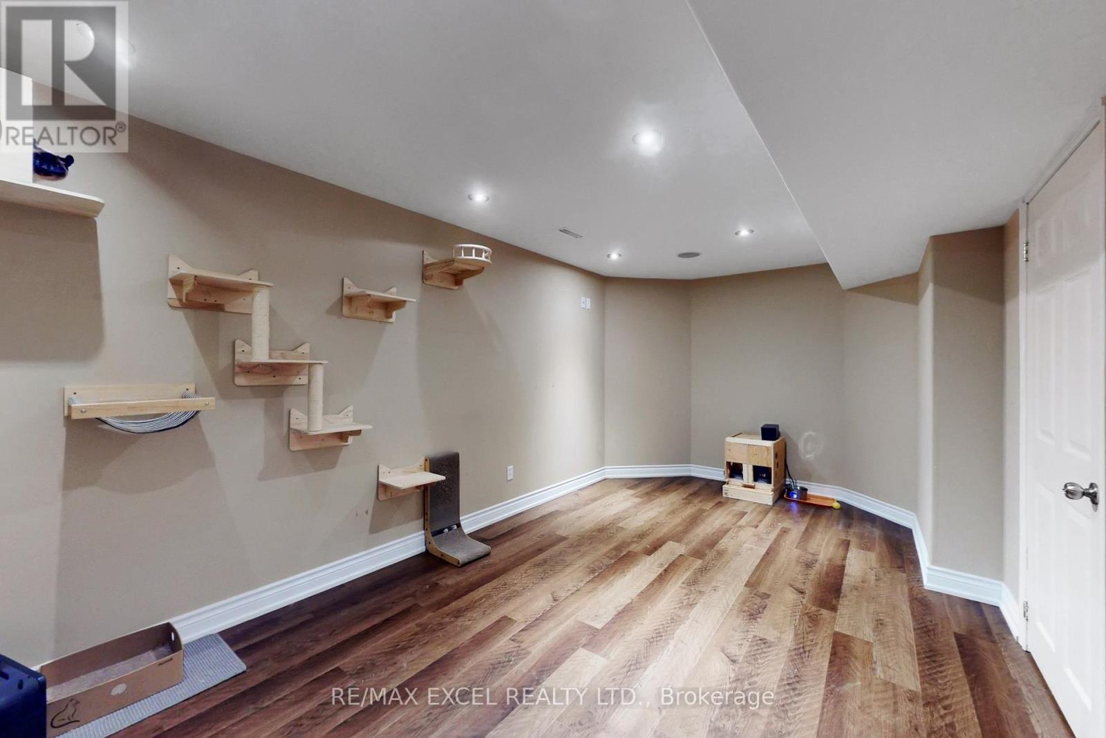 96 Ferncroft Drive, Georgina, Ontario  L4P 4G7 - Photo 41 - N12969596