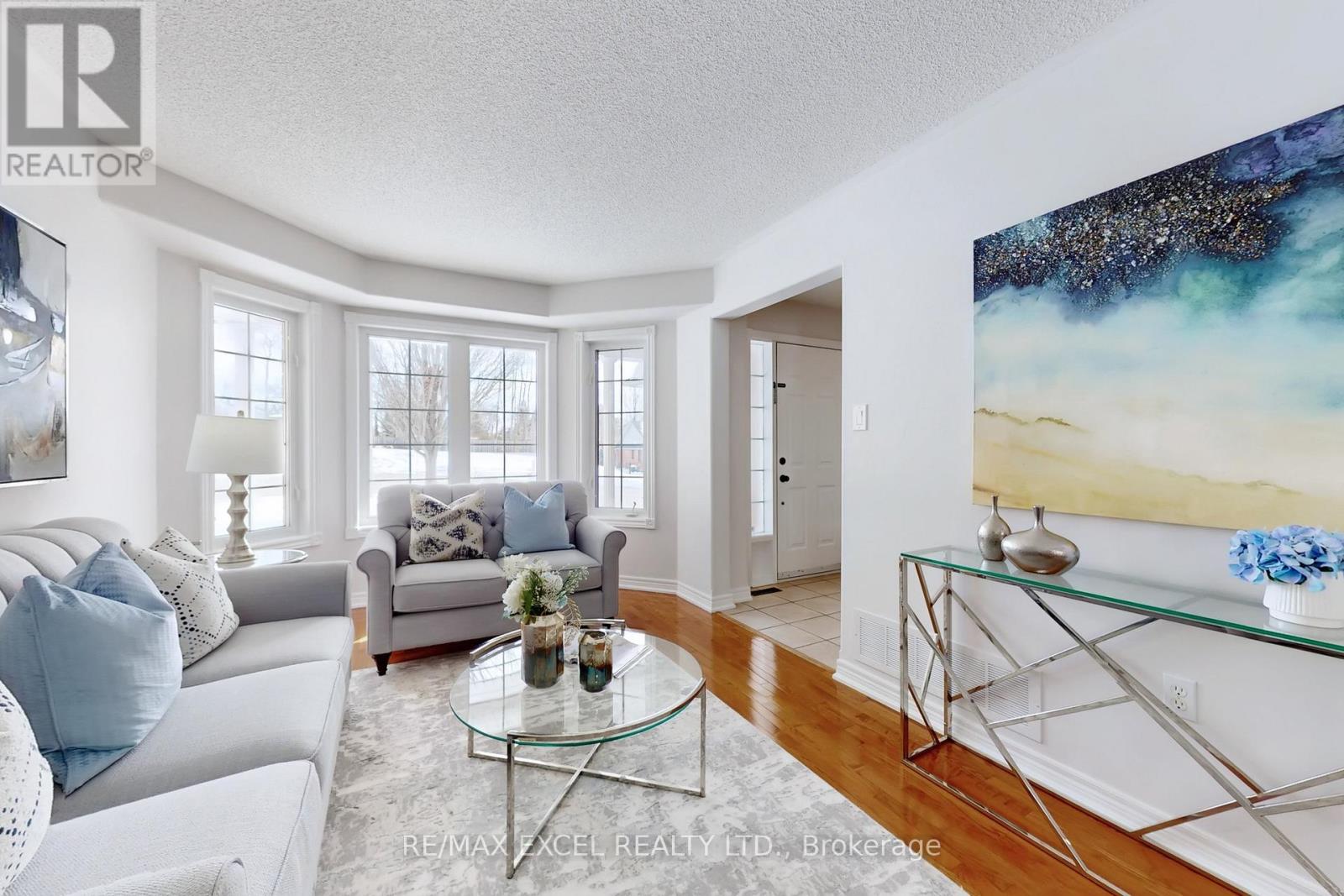 96 Ferncroft Drive, Georgina, Ontario  L4P 4G7 - Photo 7 - N12969596