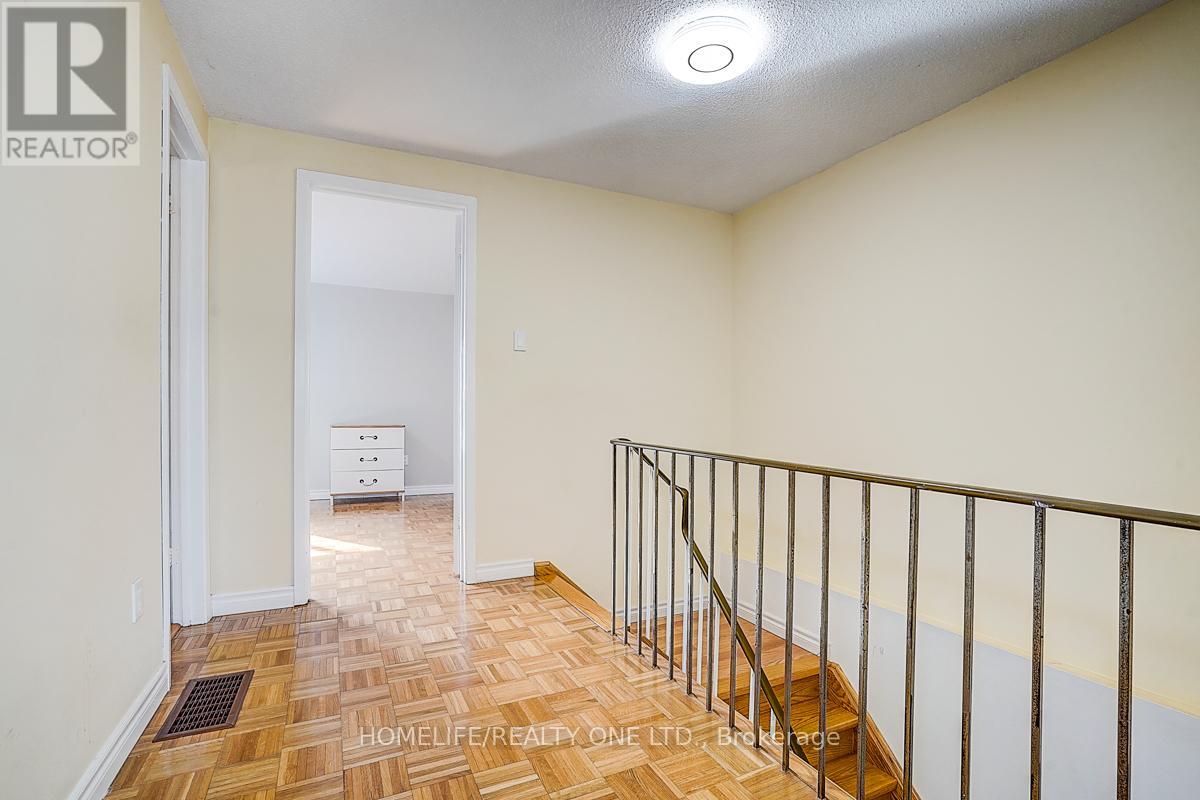 35 Fieldview Crescent N, Markham, Ontario  L3R 3H6 - Photo 10 - N12969620