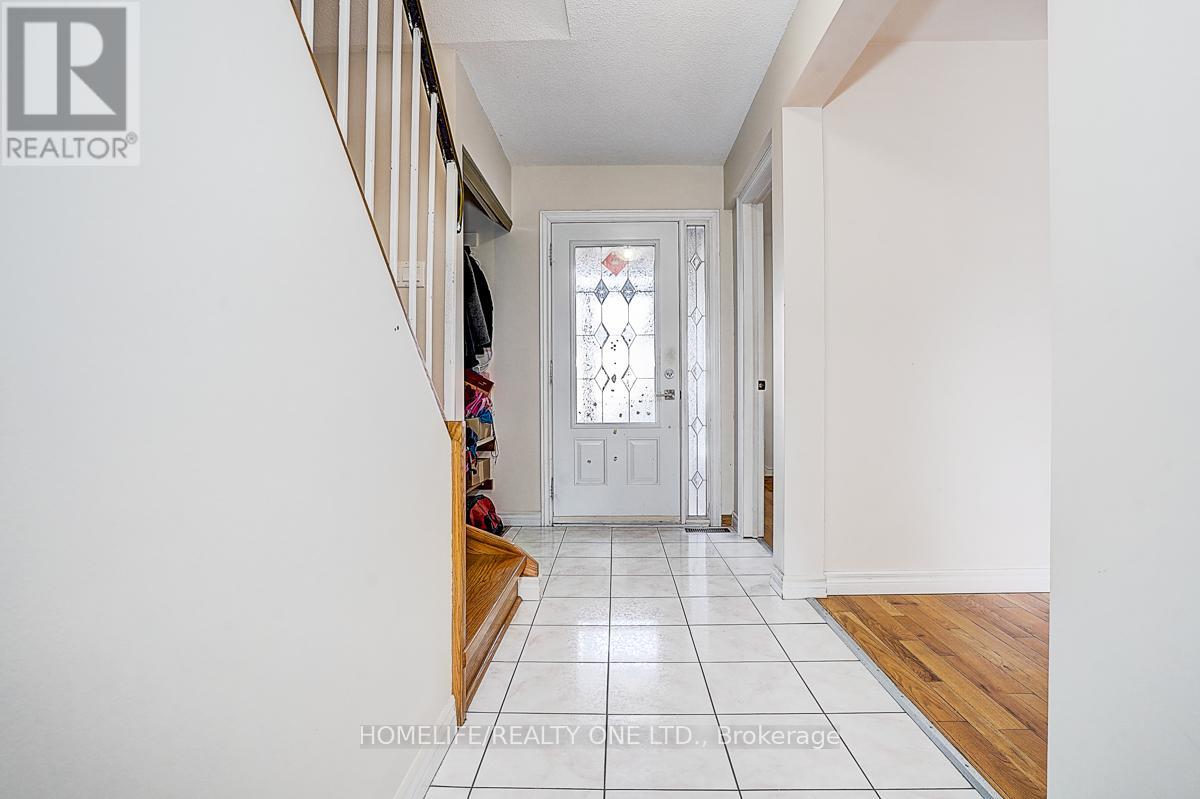 35 Fieldview Crescent N, Markham, Ontario  L3R 3H6 - Photo 2 - N12969620
