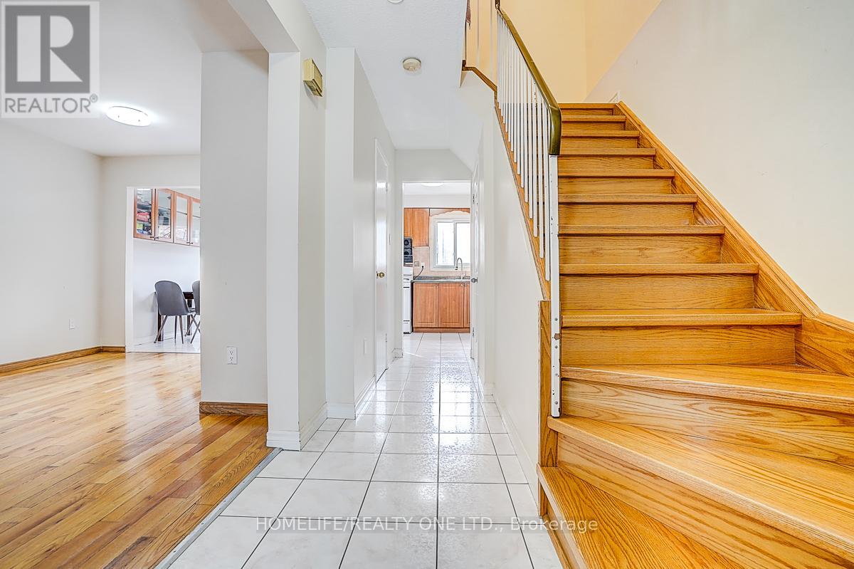 35 Fieldview Crescent N, Markham, Ontario  L3R 3H6 - Photo 3 - N12969620