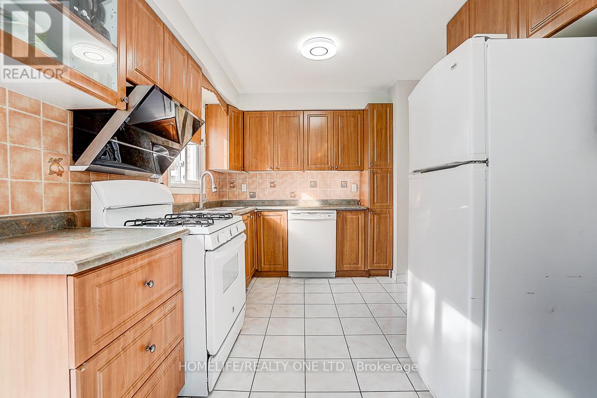 35 Fieldview Crescent N, Markham, Ontario  L3R 3H6 - Photo 5 - N12969620