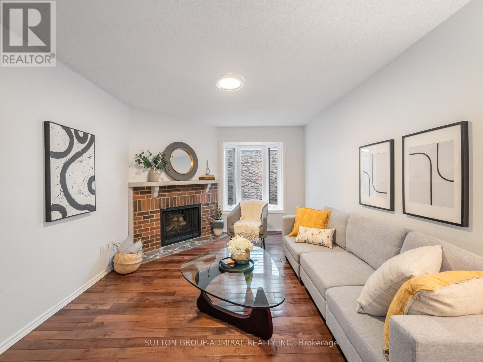 218 Mullen Drive, Vaughan, Ontario L4J 2P1 - Photo 4 - N12969656