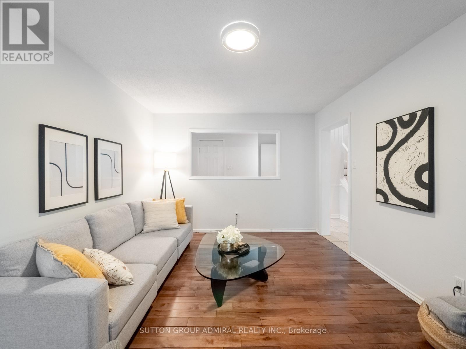 218 Mullen Drive, Vaughan, Ontario L4J 2P1 - Photo 5 - N12969656