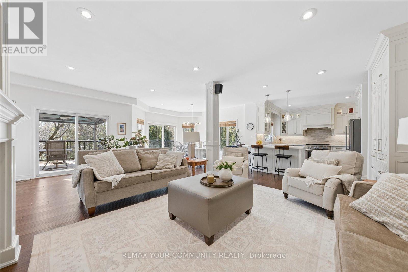 4 Marinucci Court, Richmond Hill, Ontario  L4C 0M3 - Photo 12 - N12969724