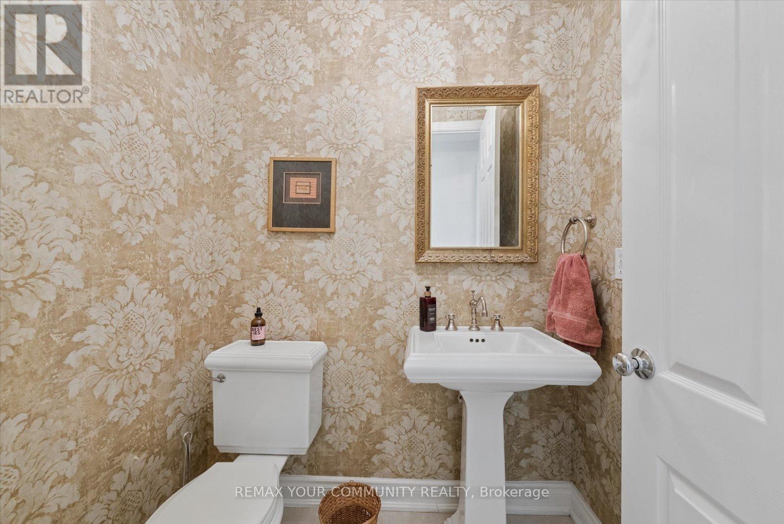 4 Marinucci Court, Richmond Hill, Ontario  L4C 0M3 - Photo 14 - N12969724