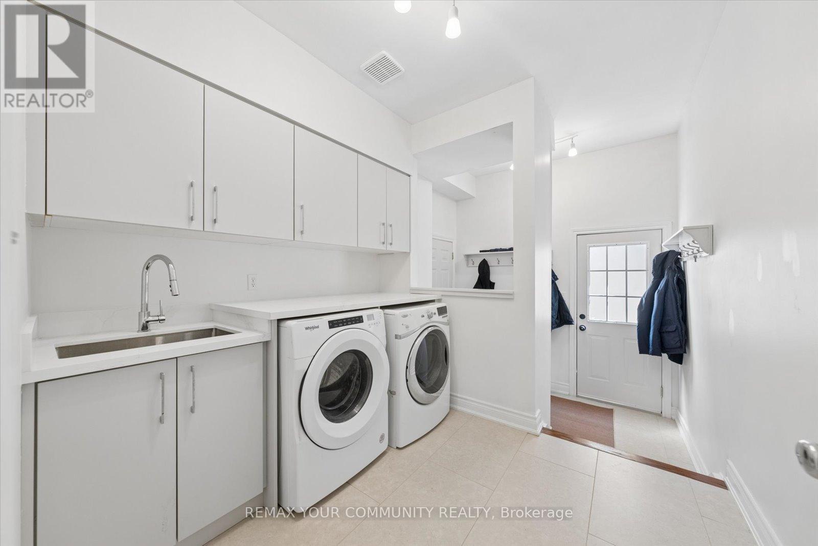 4 Marinucci Court, Richmond Hill, Ontario  L4C 0M3 - Photo 15 - N12969724