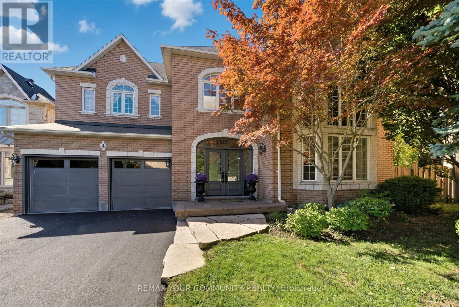 4 Marinucci Court, Richmond Hill, Ontario  L4C 0M3 - Photo 2 - N12969724