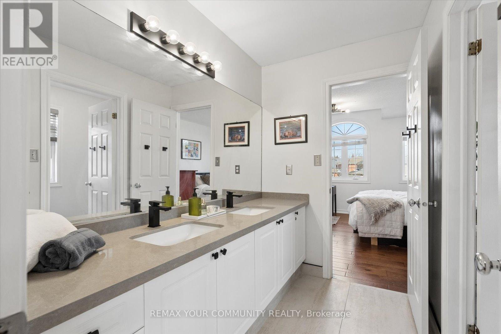 4 Marinucci Court, Richmond Hill, Ontario  L4C 0M3 - Photo 20 - N12969724