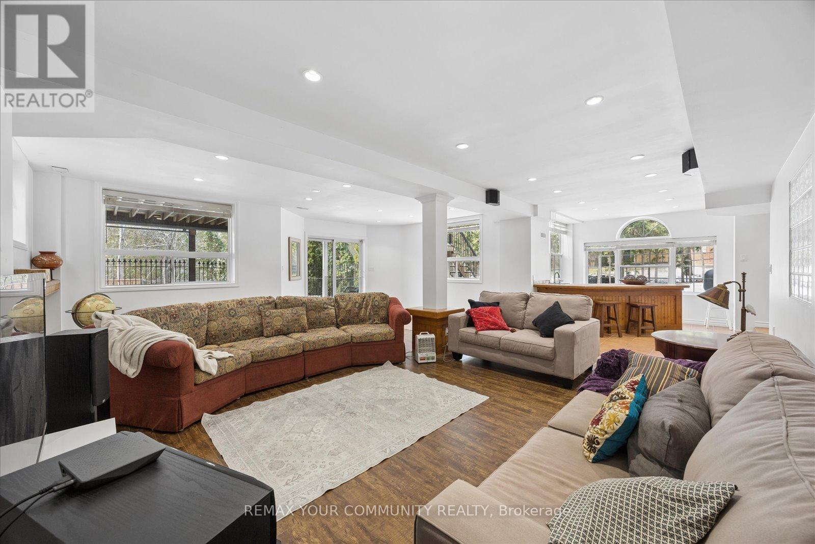 4 Marinucci Court, Richmond Hill, Ontario  L4C 0M3 - Photo 26 - N12969724