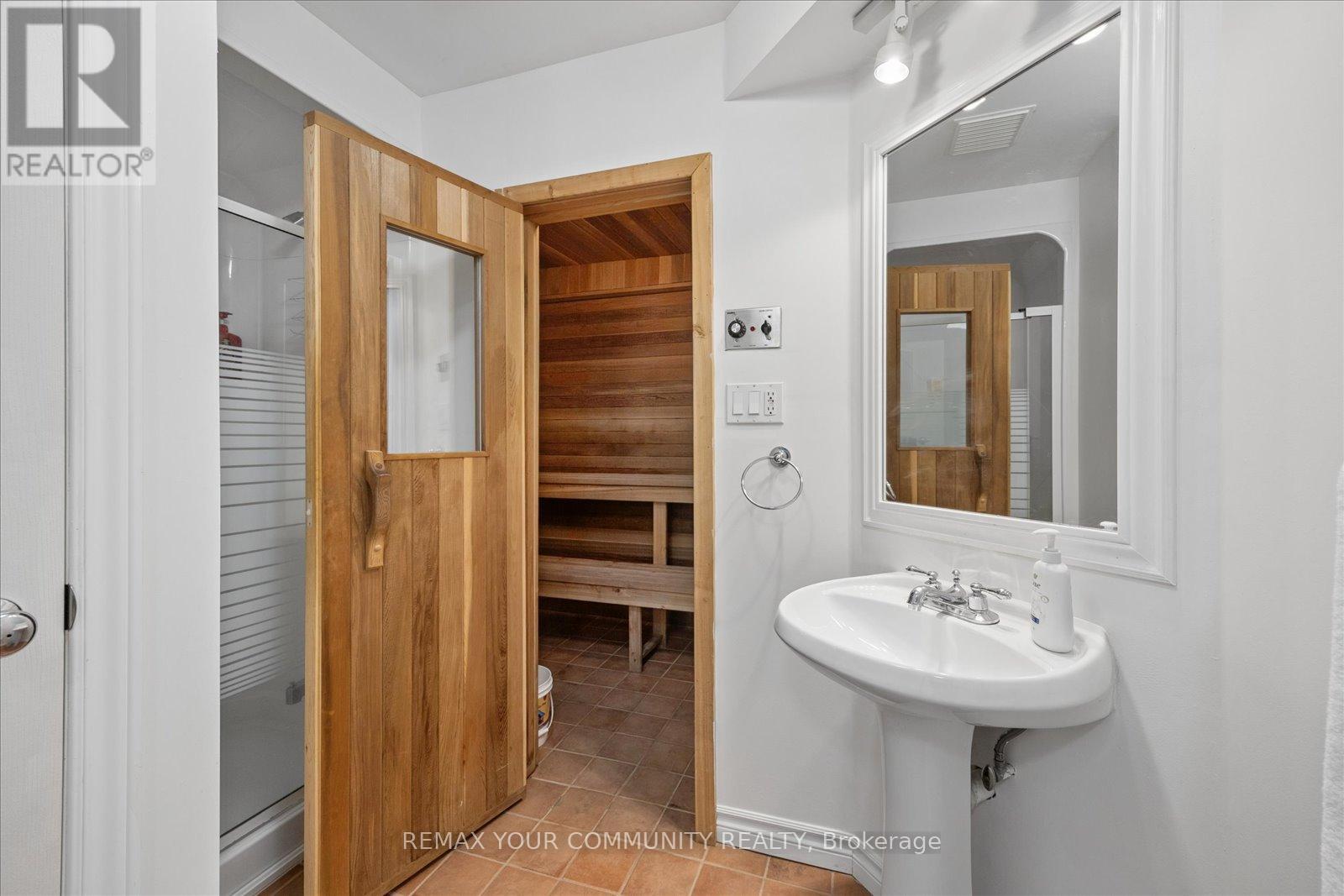 4 Marinucci Court, Richmond Hill, Ontario  L4C 0M3 - Photo 30 - N12969724