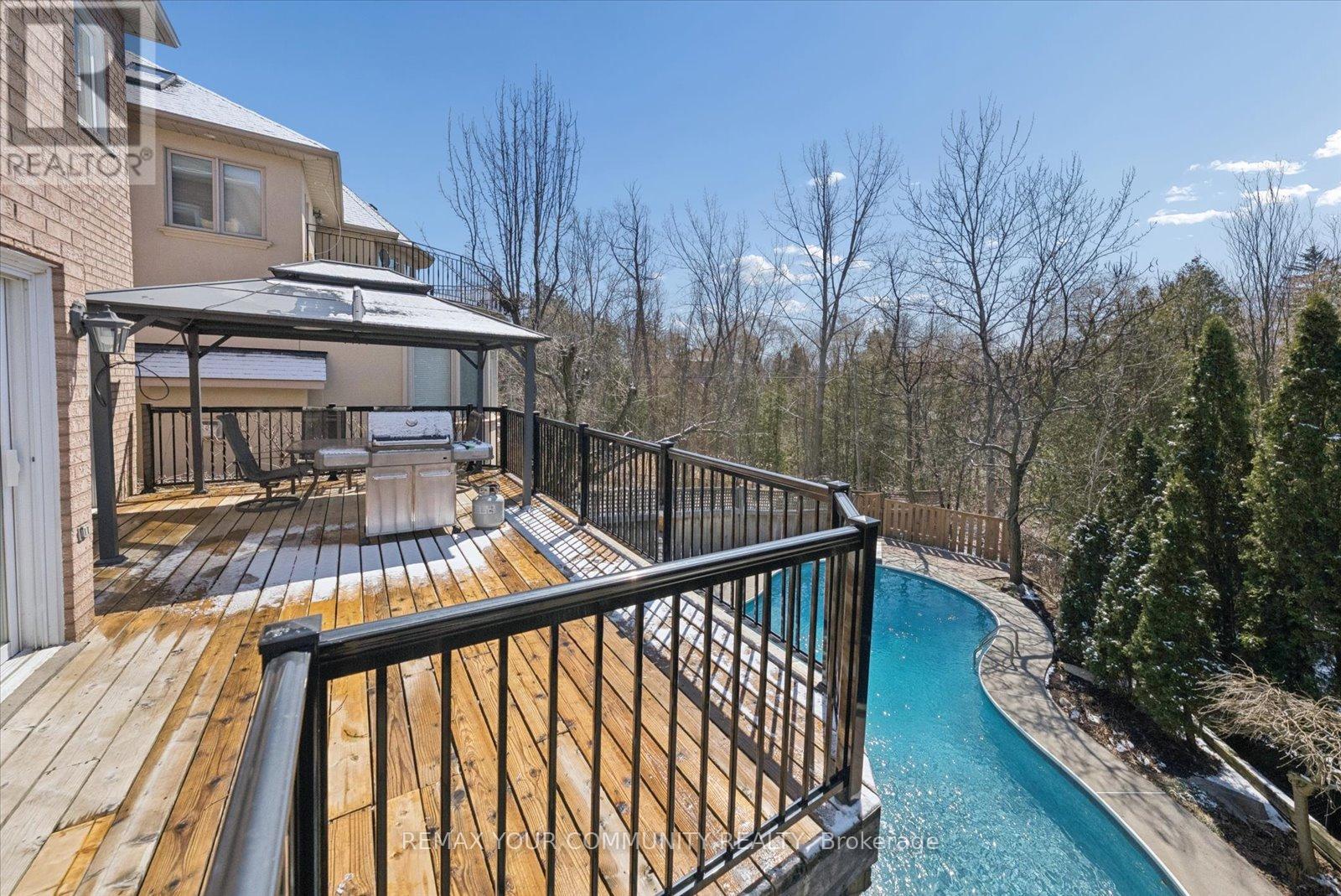 4 Marinucci Court, Richmond Hill, Ontario  L4C 0M3 - Photo 35 - N12969724