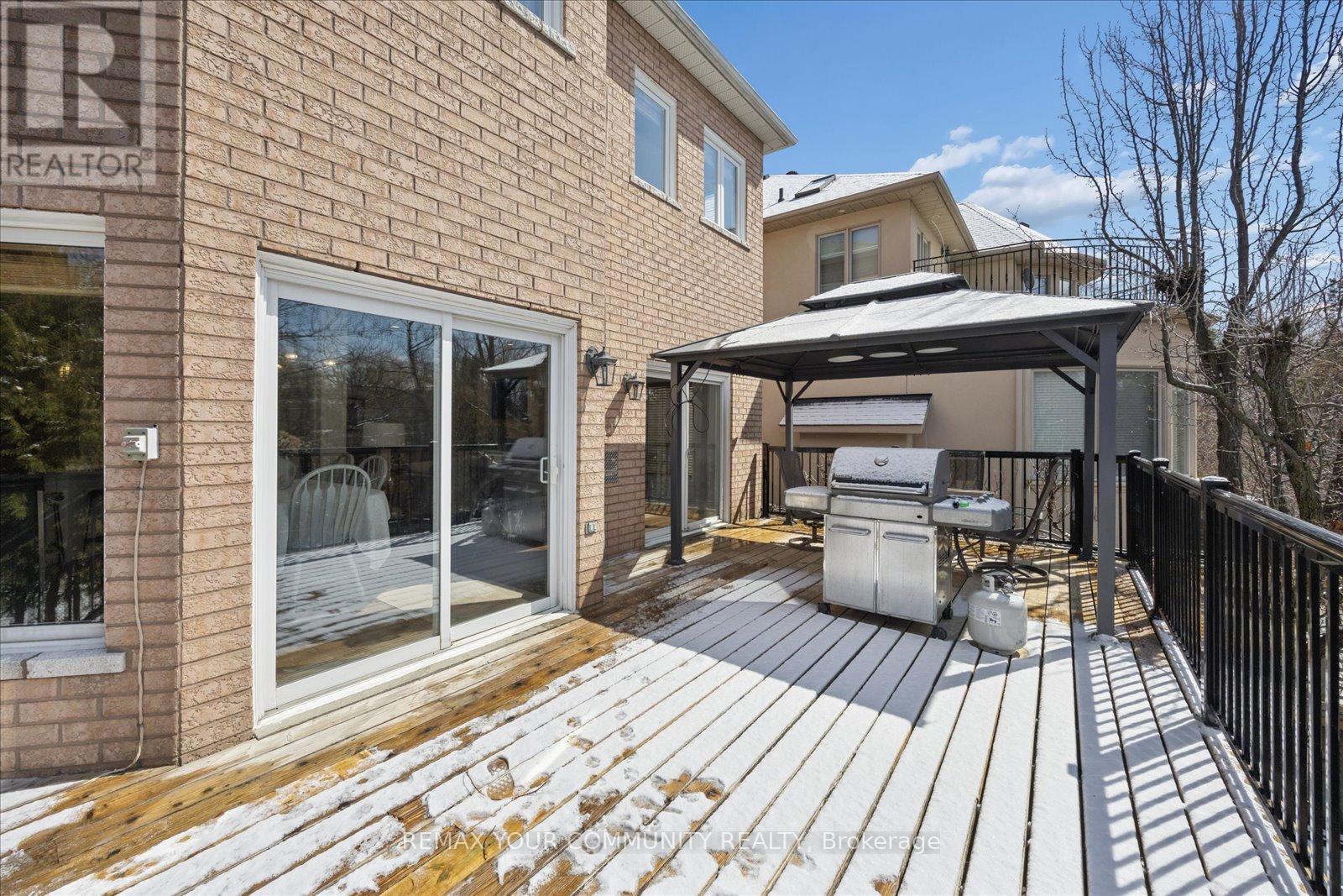 4 Marinucci Court, Richmond Hill, Ontario  L4C 0M3 - Photo 37 - N12969724