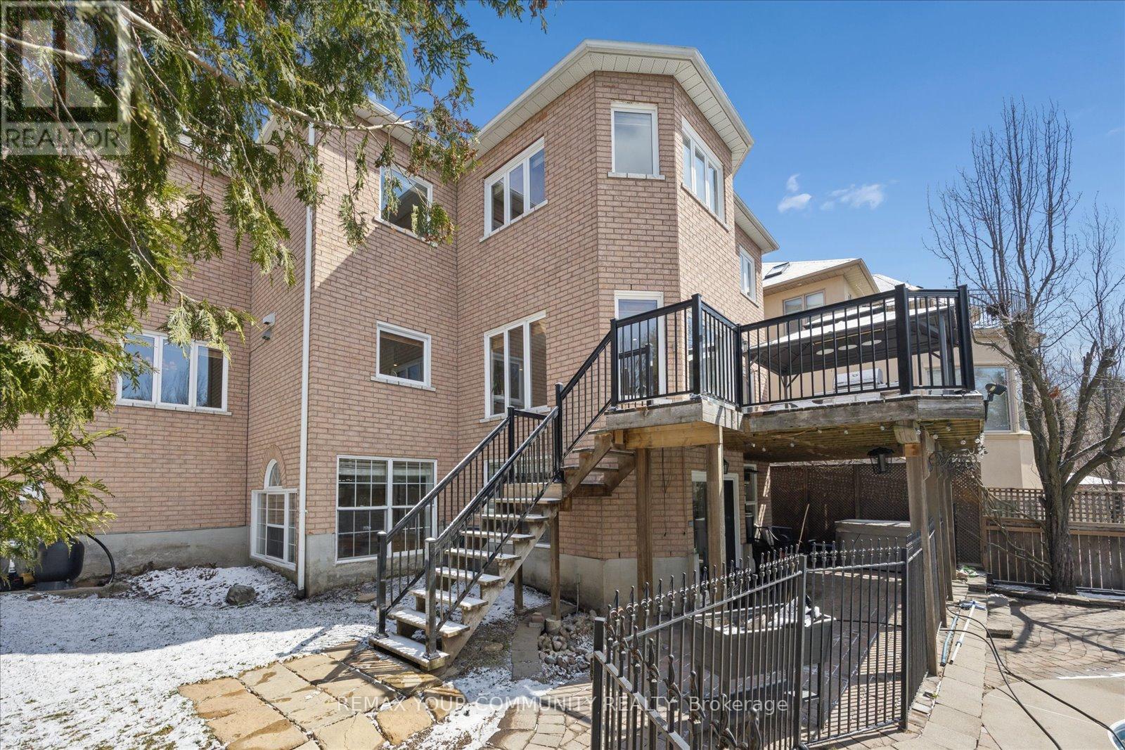 4 Marinucci Court, Richmond Hill, Ontario  L4C 0M3 - Photo 38 - N12969724