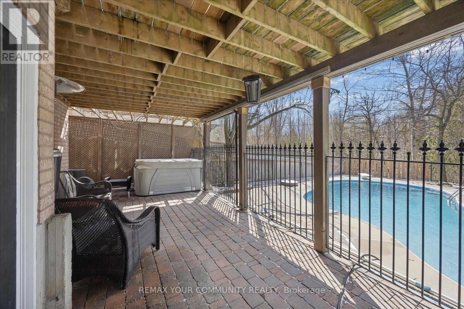 4 Marinucci Court, Richmond Hill, Ontario  L4C 0M3 - Photo 39 - N12969724