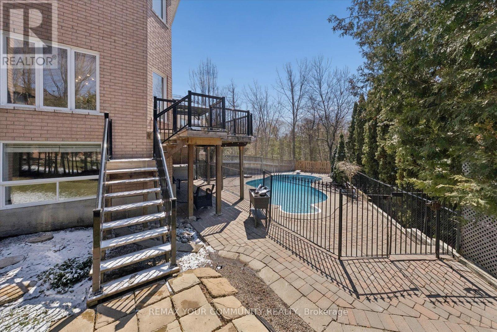 4 Marinucci Court, Richmond Hill, Ontario  L4C 0M3 - Photo 47 - N12969724