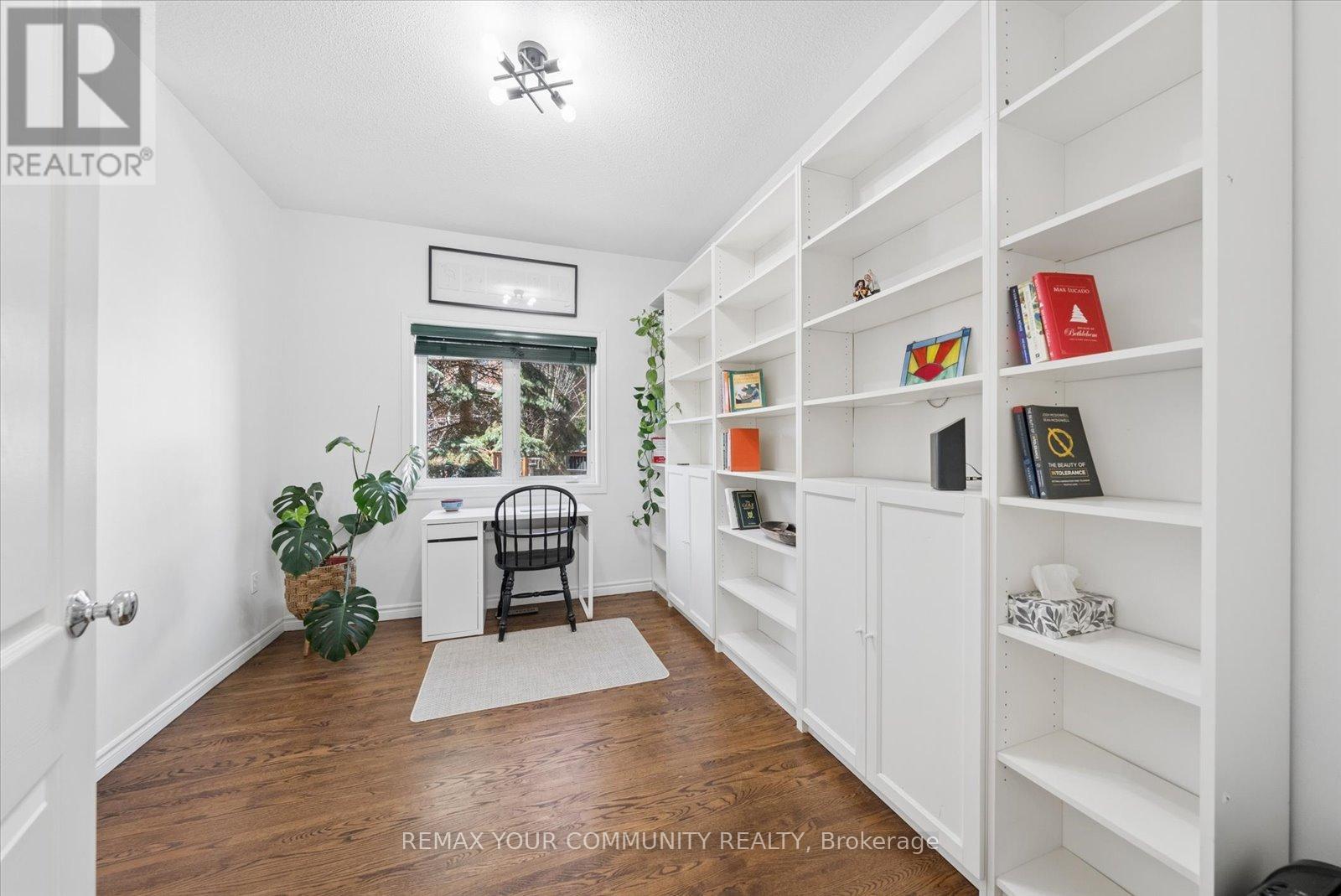 4 Marinucci Court, Richmond Hill, Ontario  L4C 0M3 - Photo 5 - N12969724