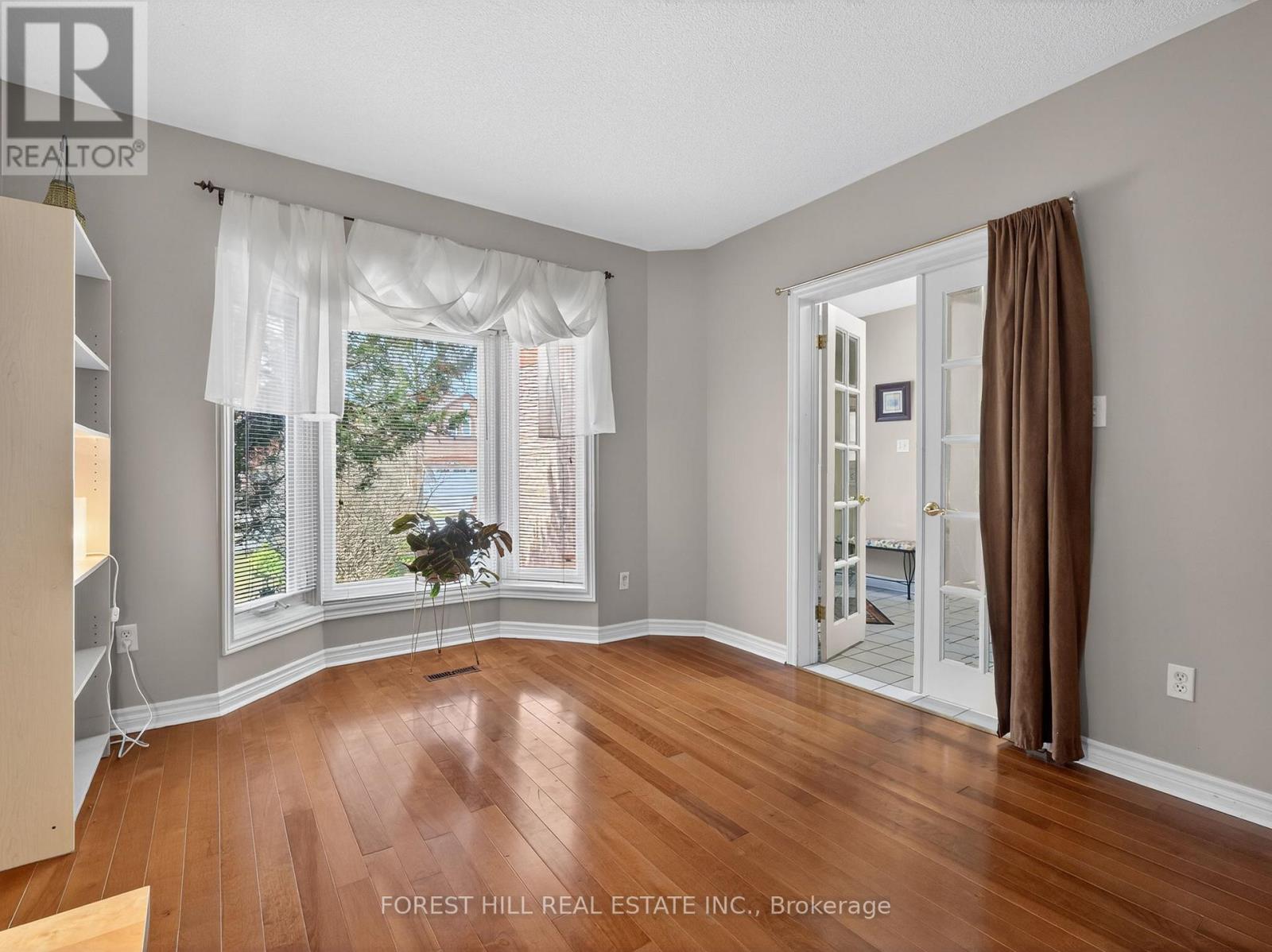 43 Rockwood Crescent, Vaughan, Ontario  L4J 7T2 - Photo 5 - N12969744