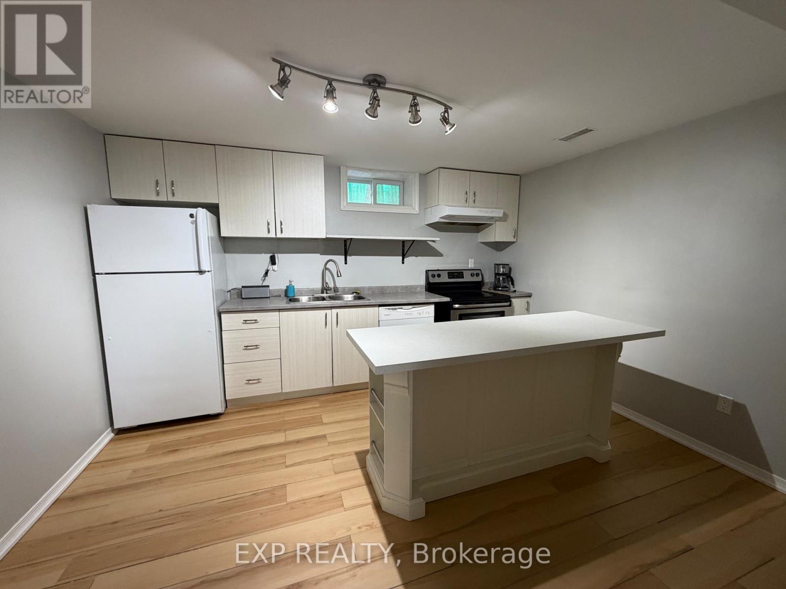 Lower - 73 Roxborough Road, Newmarket, Ontario  L3Y 3L1 - Photo 4 - N12969828