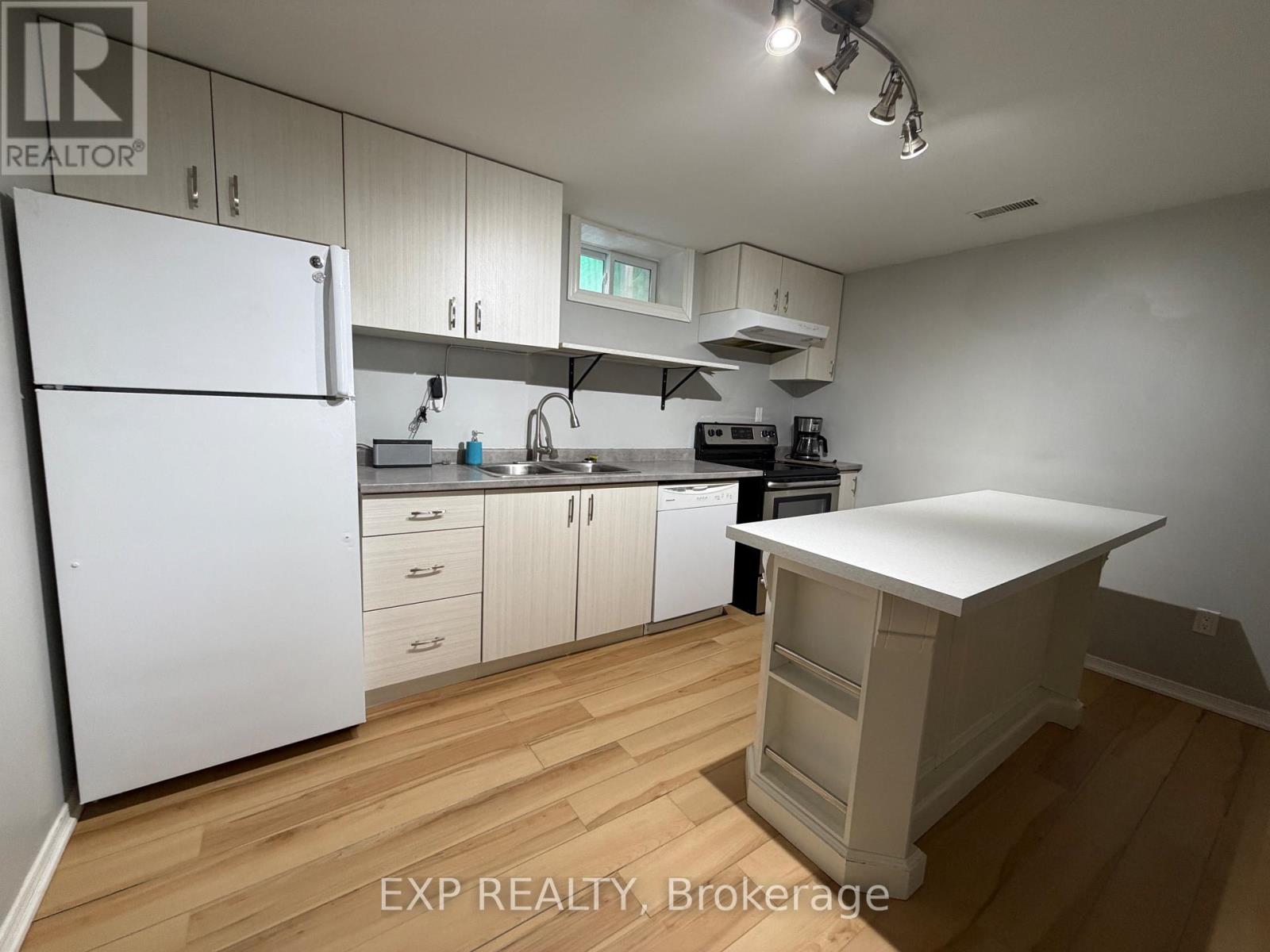 Lower - 73 Roxborough Road, Newmarket, Ontario  L3Y 3L1 - Photo 5 - N12969828