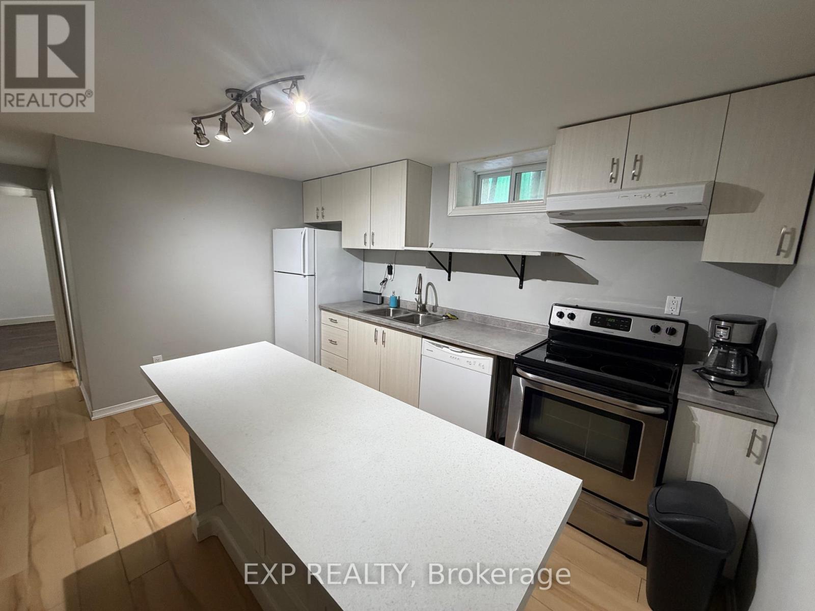 Lower - 73 Roxborough Road, Newmarket, Ontario  L3Y 3L1 - Photo 6 - N12969828