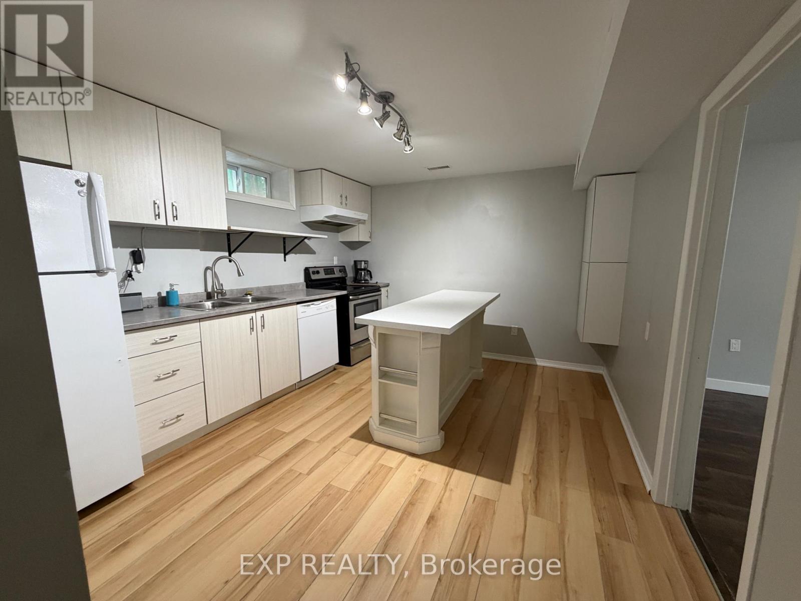 Lower - 73 Roxborough Road, Newmarket, Ontario  L3Y 3L1 - Photo 7 - N12969828