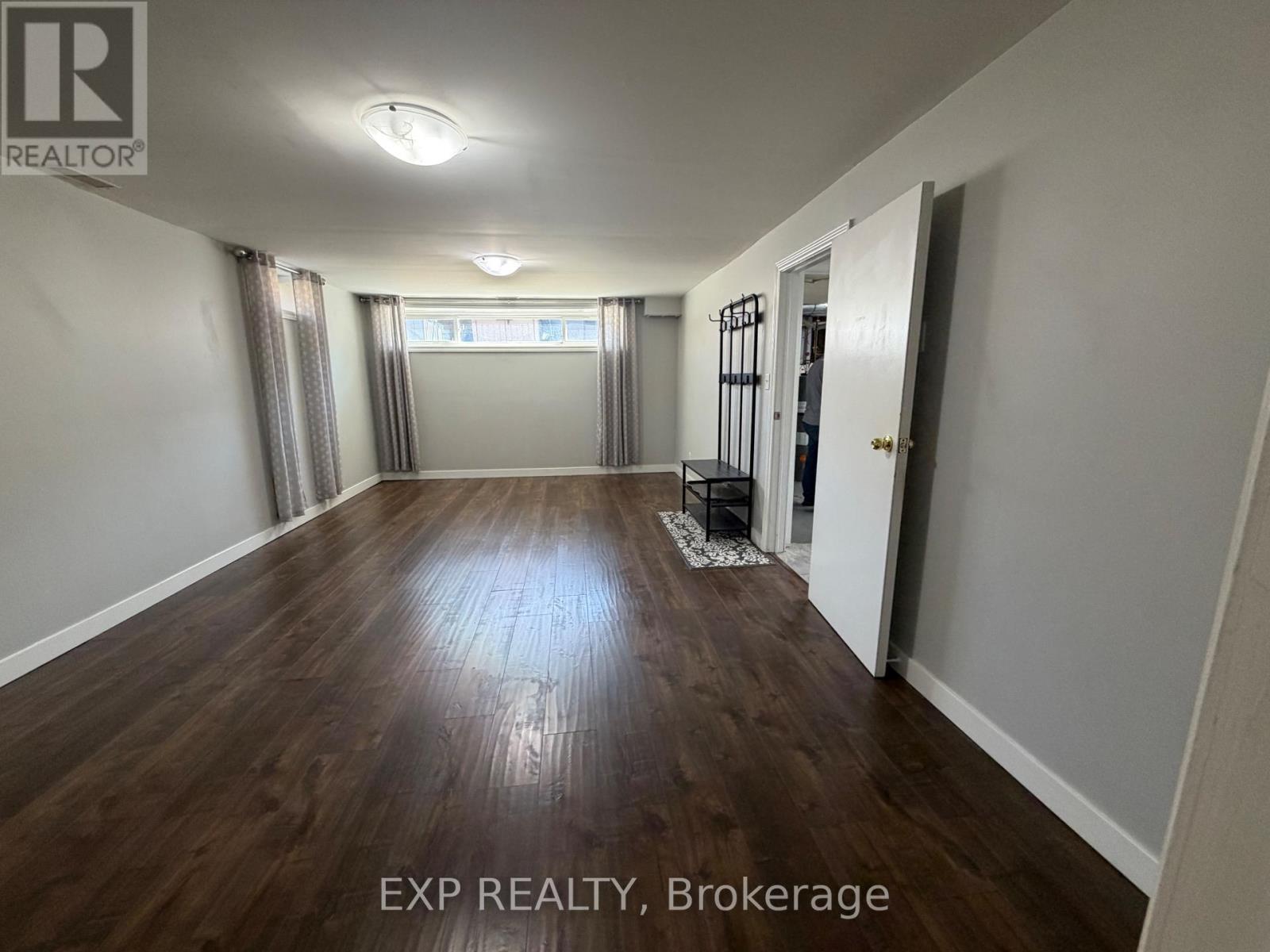 Lower - 73 Roxborough Road, Newmarket, Ontario  L3Y 3L1 - Photo 9 - N12969828