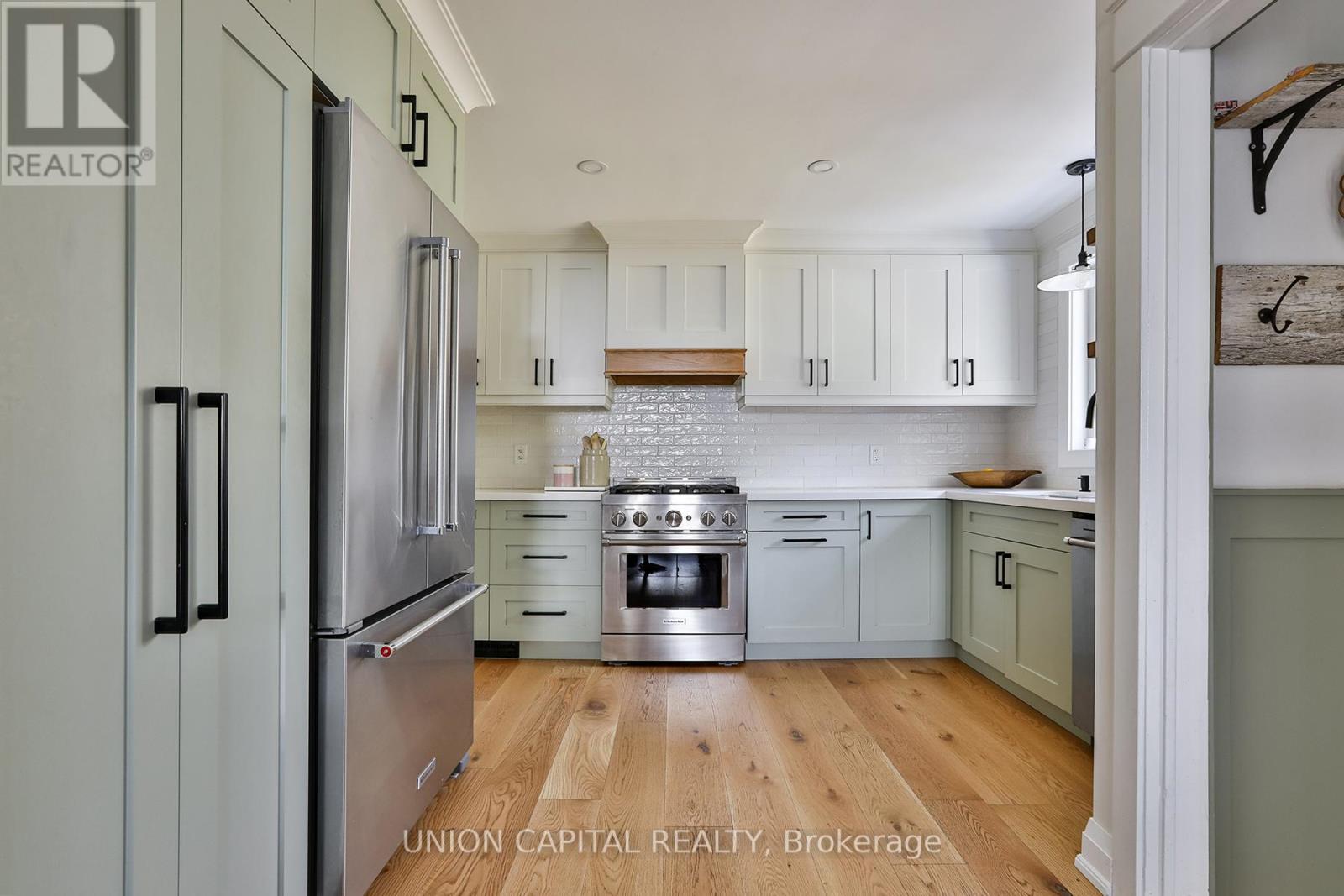 11 Sherwood Forest Drive, Markham, Ontario  L3P 1P5 - Photo 10 - N12969854