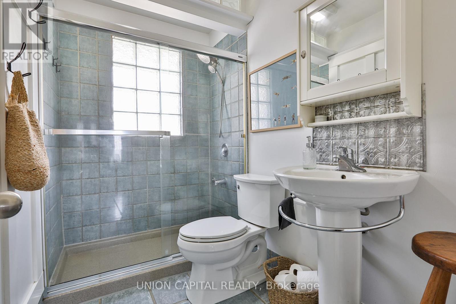 11 Sherwood Forest Drive, Markham, Ontario  L3P 1P5 - Photo 17 - N12969854