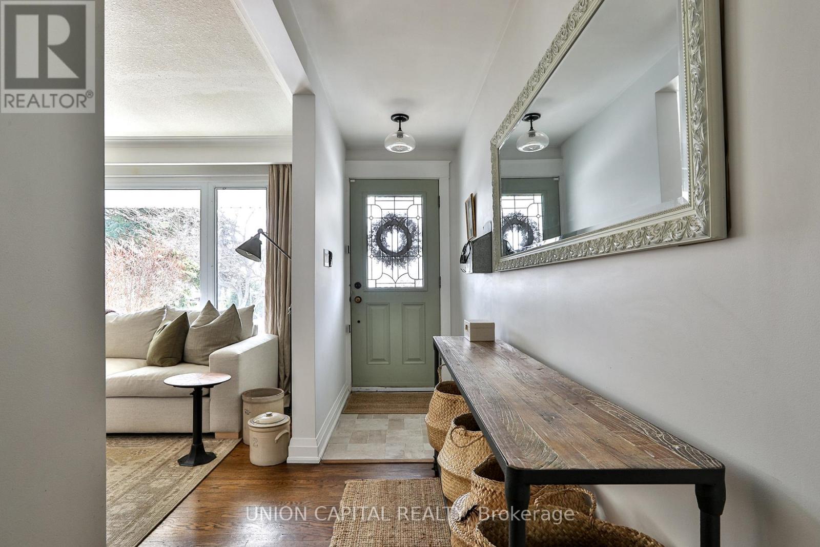 11 Sherwood Forest Drive, Markham, Ontario  L3P 1P5 - Photo 4 - N12969854