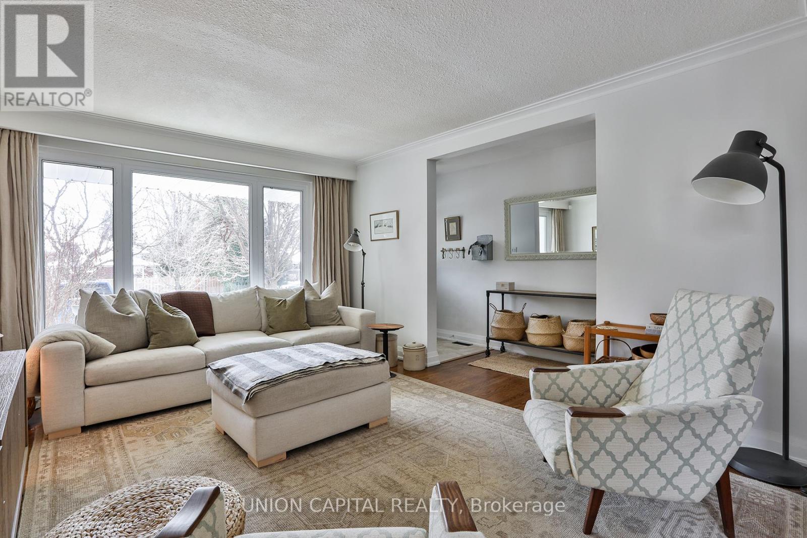 11 Sherwood Forest Drive, Markham, Ontario  L3P 1P5 - Photo 6 - N12969854