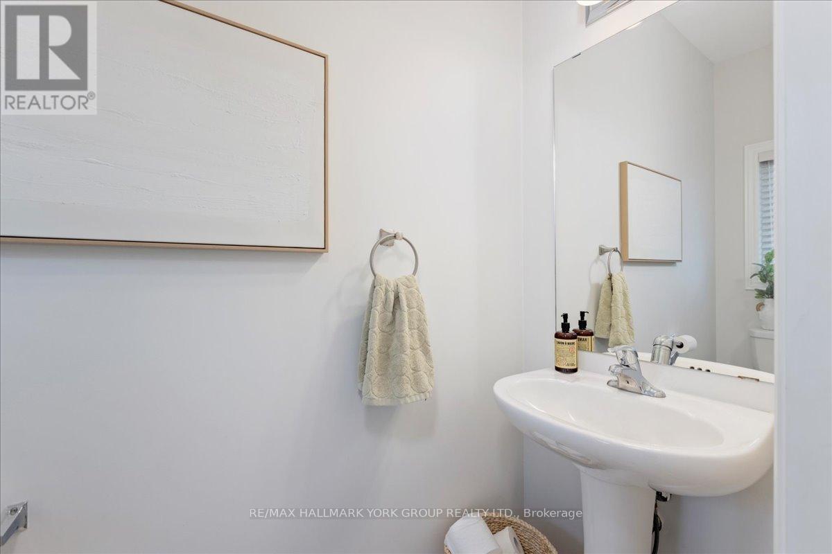 39 Prosser Crescent, Georgina, Ontario  L0E 1R0 - Photo 9 - N12969862