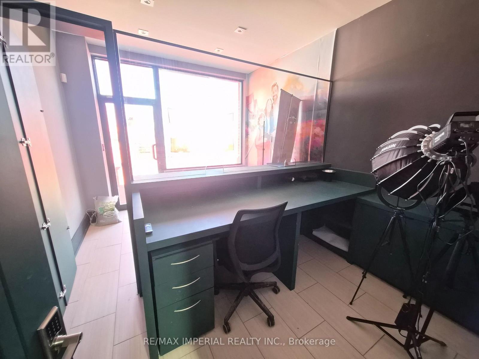 10376 Yonge Street, Richmond Hill, Ontario  L4C 3B8 - Photo 4 - N12969868